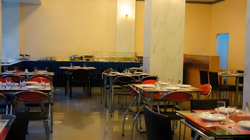 J Two S Pratunam Hotel Bangkok Zewnętrze zdjęcie