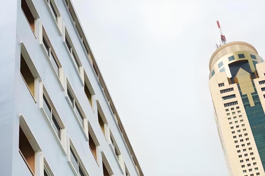 J Two S Pratunam Hotel Bangkok Zewnętrze zdjęcie